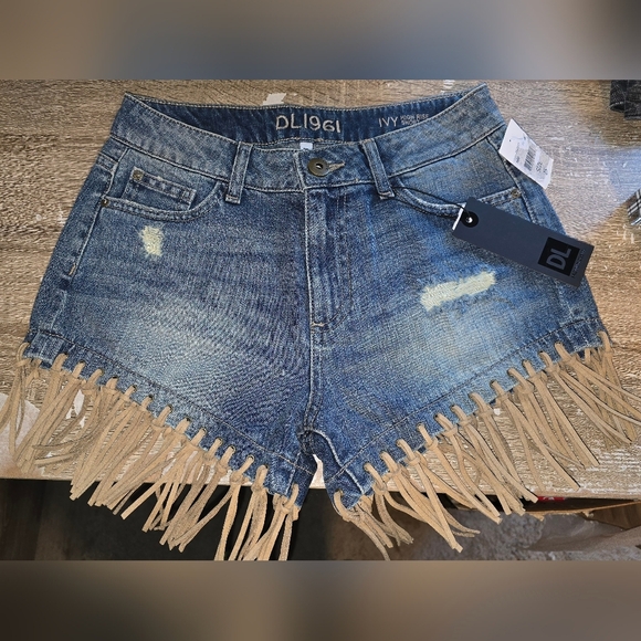 NWT! DL1961 Ivy High Rise Denim Ripped Jean Shorts w/ Boho Fringe Size 25 - Picture 4 of 12